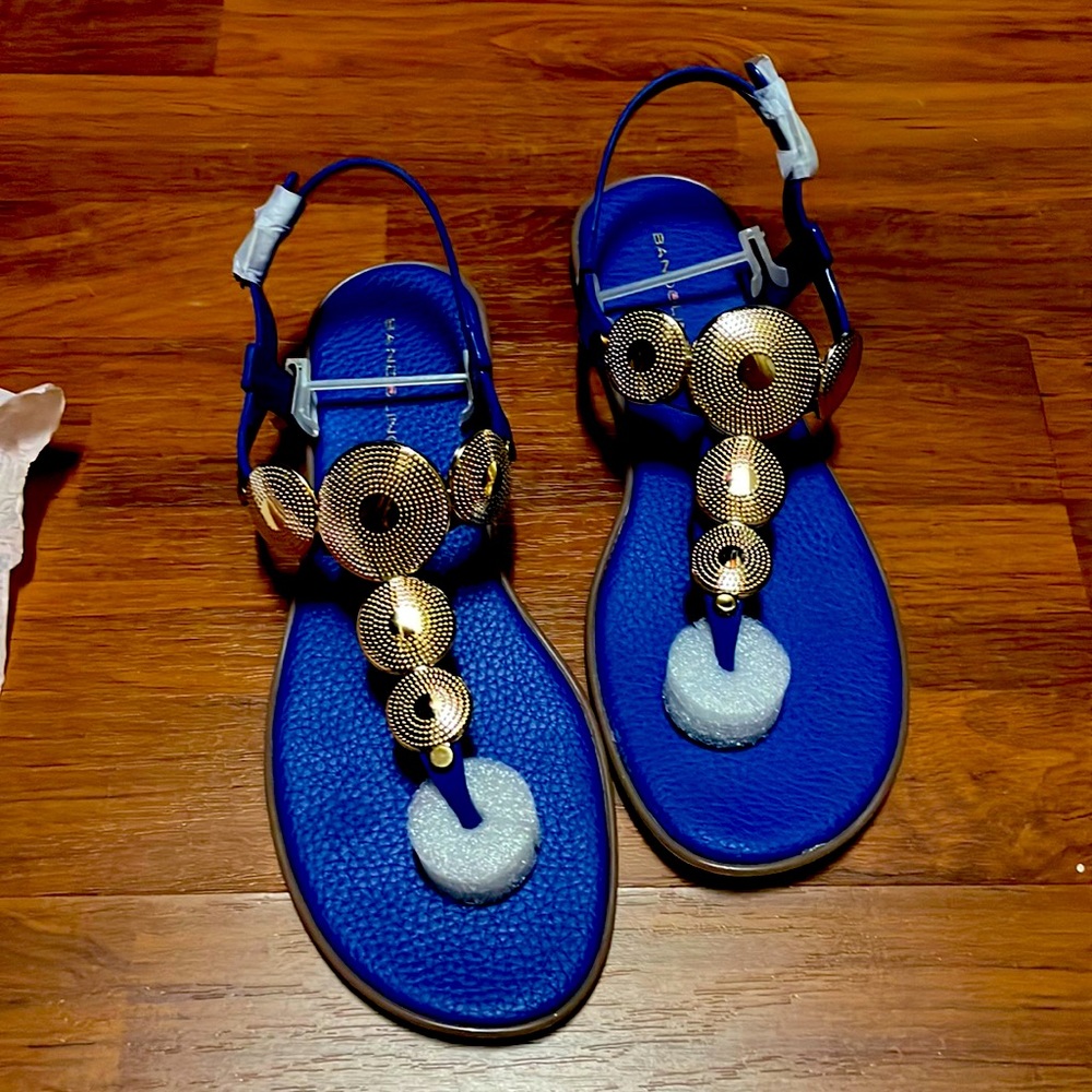 Bandolino shoes , size 8, brand new, color blue. Very beautiful and comfortable.